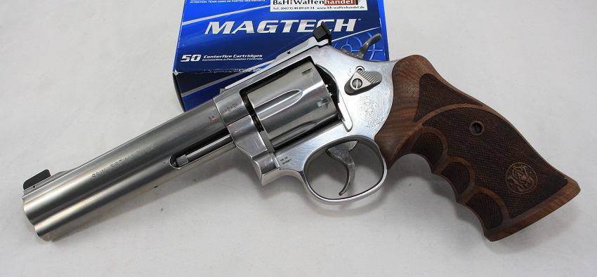 Smith & Wesson Model 686 Target Champion Deluxe 6" Revolver